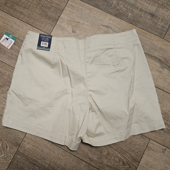 Cream Nautica Women's Mid Rise Twill Short Size 12 5" Inseam NWT - Picture 3 of 5